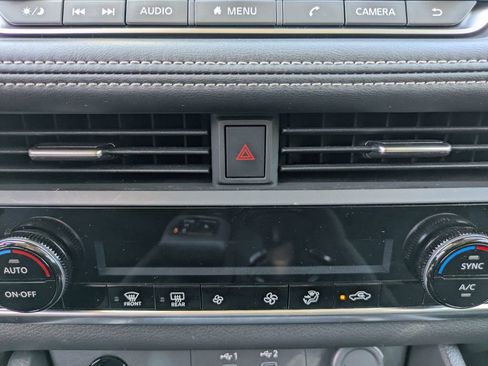 Used 2025 Nissan Rogue SV FWD image 27