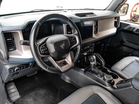Used 2024 Ford Bronco Outer Banks AWD/4WD image 3