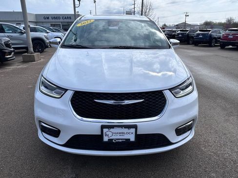Used 2022 Chrysler Pacifica Limited FWD image 2