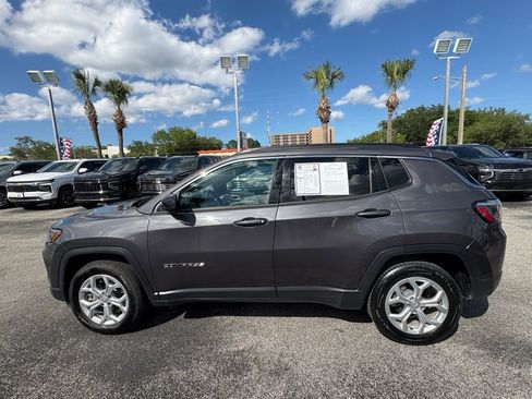 Used 2024 Jeep Compass Latitude AWD/4WD image 4