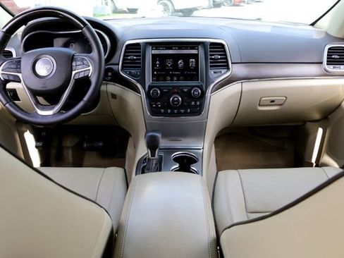 Used 2018 Jeep Grand Cherokee Overland RWD image 25