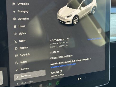 Used 2022 Tesla Model Y Long Range image 15