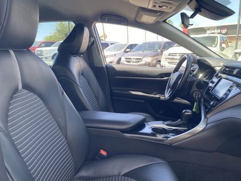 Used 2020 Toyota Camry SE w/ Carpet Mat Package FWD image 9