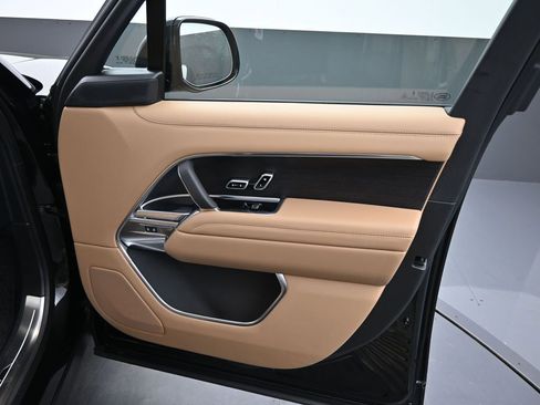 New 2026 Land Rover Range Rover Long Wheelbase SE AWD/4WD image 4