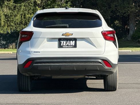 Used 2024 Chevrolet Trax LS FWD image 5
