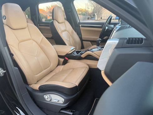 Used 2014 Porsche Cayenne Platinum Edition AWD/4WD image 14