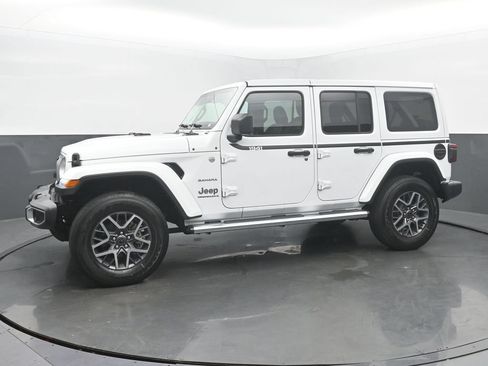 Used 2024 Jeep Wrangler Unlimited Sahara w/ Technology Group AWD/4WD image 2