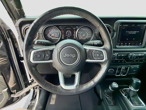 Used 2021 Jeep Gladiator Overland AWD/4WD image 36