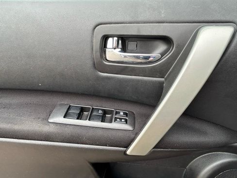 Used 2015 Nissan Rogue S w/ Convenience Package AWD/4WD image 26
