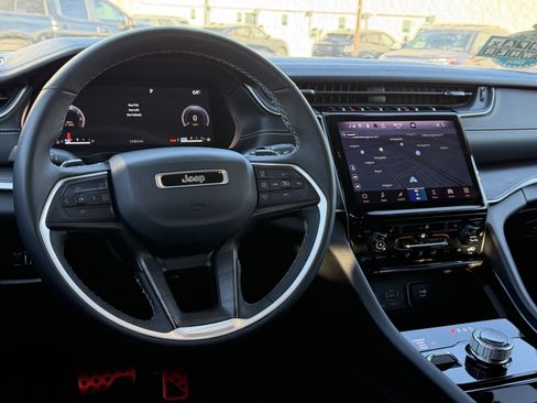 Used 2023 Jeep Grand Cherokee Limited image 20