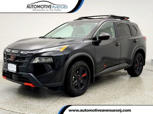 Used 2025 Nissan Rogue SV image 1