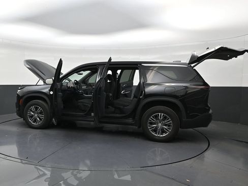 Used 2024 Chevrolet Traverse LS FWD image 22