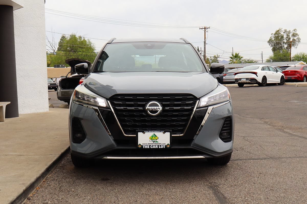 Used 2023 Nissan Kicks SR FWD image 16