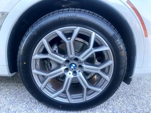 Used 2022 BMW X7 xDrive40i w/ Premium Package AWD/4WD image 27