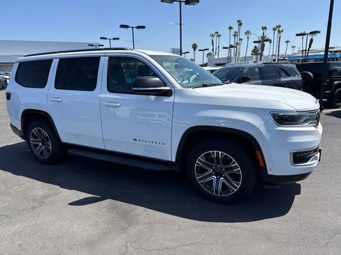 Used 2024 Jeep Wagoneer Series II w/ Flexible Seating Group AWD/4WD image 13