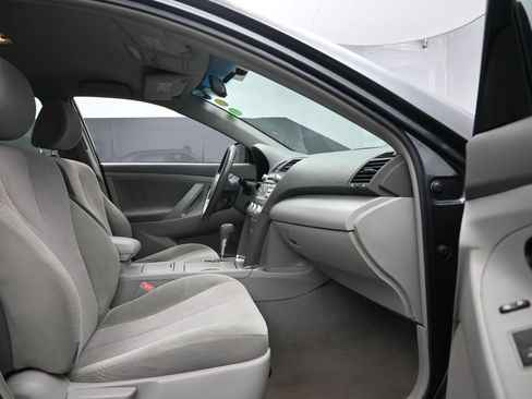 Used 2010 Toyota Camry LE FWD image 21
