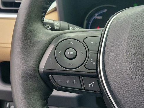 Used 2023 Toyota RAV4 XLE Premium image 31