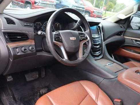 Used 2015 Cadillac Escalade ESV Luxury AWD/4WD image 5