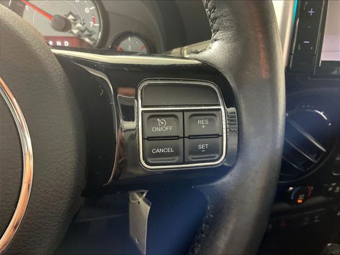 Used 2017 Jeep Wrangler Unlimited Sahara AWD/4WD image 12