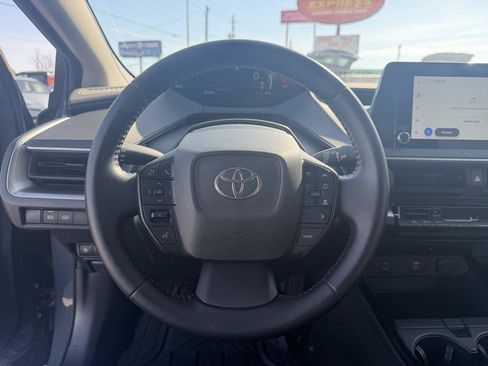 Used 2025 Toyota Prius LE FWD image 17