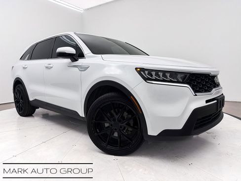 Used 2021 Kia Sorento LX image 1