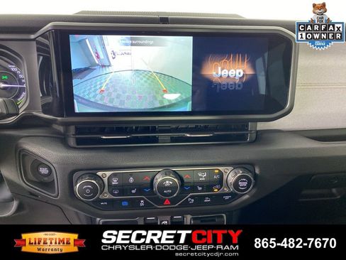 Used 2024 Jeep Wrangler Unlimited w/ Convenience Group AWD/4WD image 22