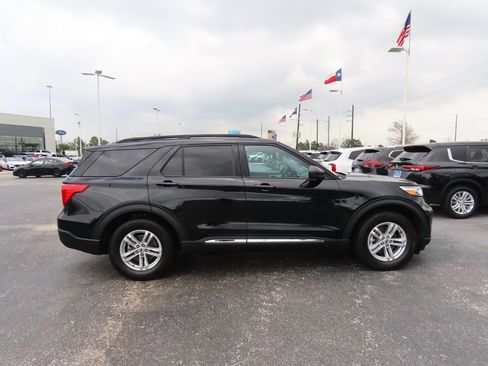Used 2024 Ford Explorer XLT image 10