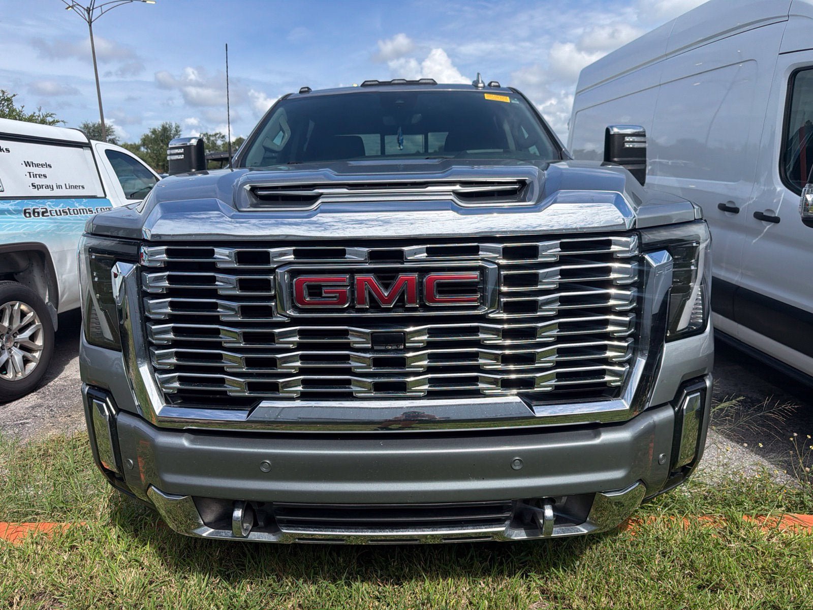 Used 2024 GMC Sierra 2500 Denali w/ Denali Reserve Package AWD/4WD image 2