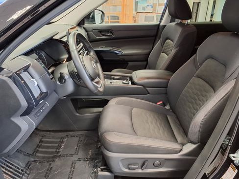 Used 2025 Nissan Pathfinder SV AWD/4WD image 20
