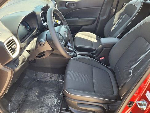 New 2025 Hyundai Venue Limited image 8