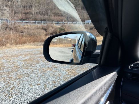 Used 2023 Jeep Compass Trailhawk w/ Trailhawk Convenience Group image 10