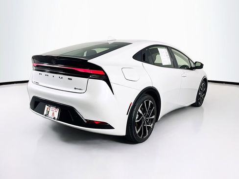 Used 2025 Toyota Prius Plug-In Hybrid FWD image 10