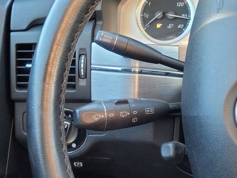 Used 2010 Mercedes-Benz GLK 350 4MATIC image 19