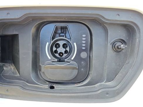 Used 2025 Jeep Wagoneer S Limited AWD/4WD image 9
