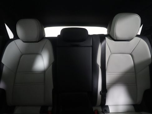 Used 2025 Porsche Cayenne image 16