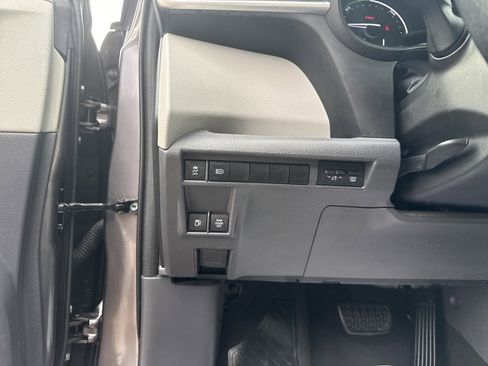 Used 2021 Toyota Sienna XLE image 13