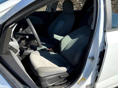 Used 2020 Chevrolet Sonic LT image 22