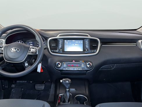 Used 2019 Kia Sorento FWD V6 image 15