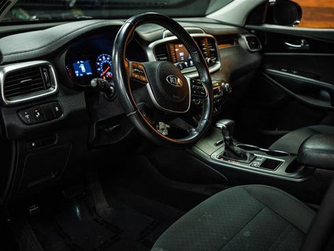 Used 2019 Kia Sorento S image 8