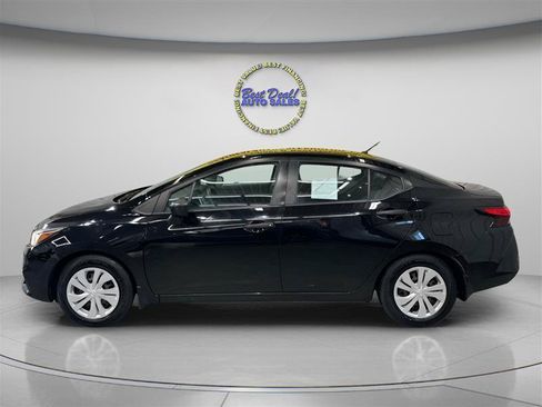 Used 2021 Nissan Versa S FWD image 3