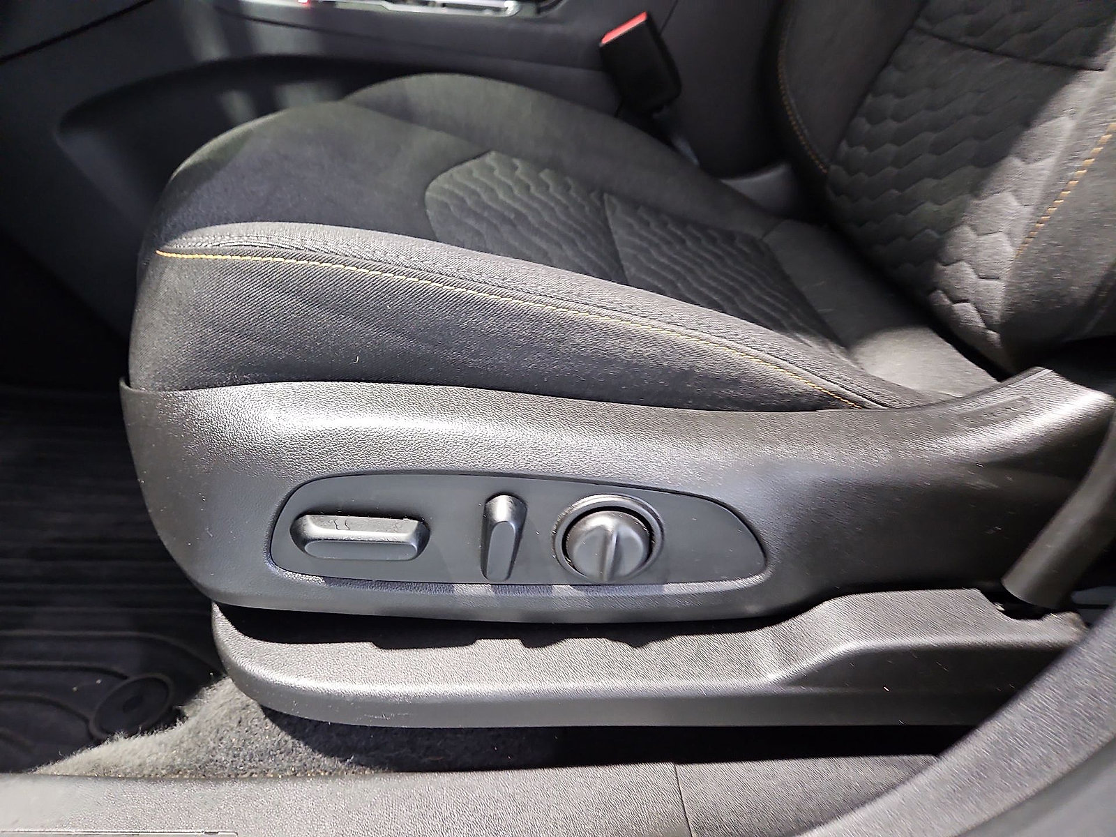Used 2019 Chevrolet Equinox LT FWD image 17