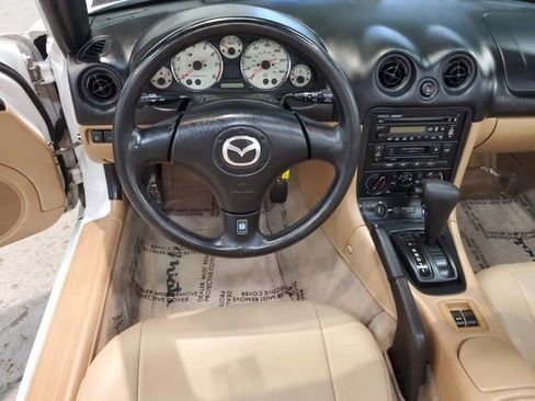 Used 2001 MAZDA MX-5 Miata image 14