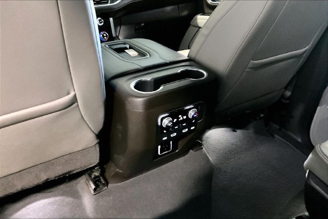 Used 2021 GMC Yukon SLT w/ Rear Media and Nav Package AWD/4WD image 10