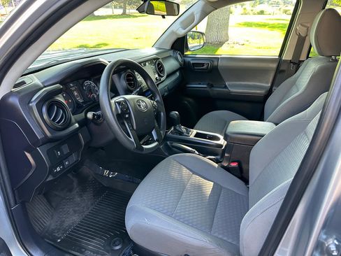 Used 2022 Toyota Tacoma SR AWD/4WD image 13