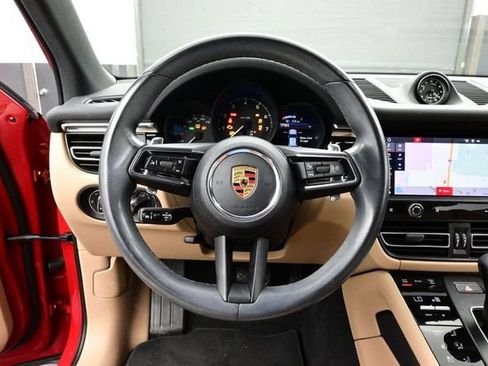 Certified 2023 Porsche Macan AWD/4WD image 8