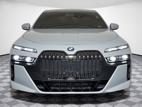Used 2023 BMW 760i xDrive w/ Executive Package AWD/4WD image 6