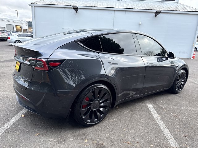 Used 2024 Tesla Model Y Performance AWD/4WD image 7