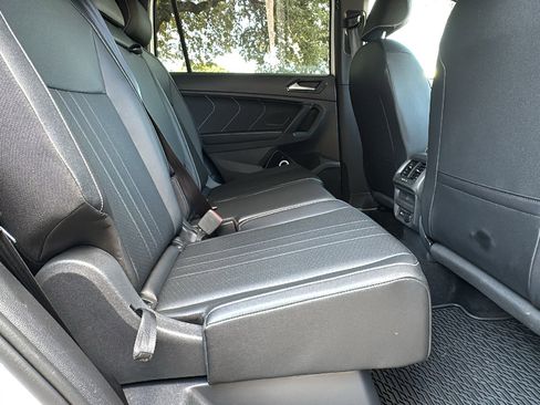 Used 2023 Volkswagen Tiguan SE R-Line image 28