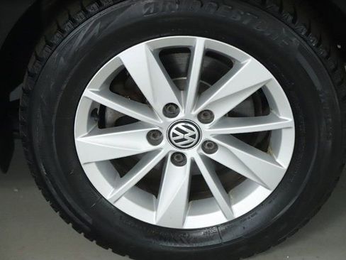 Used 2015 Volkswagen Golf S image 37