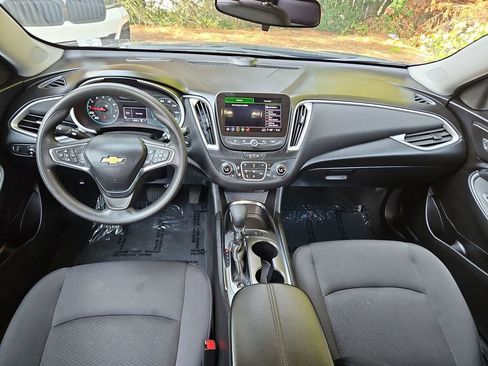 Used 2025 Chevrolet Malibu LT FWD image 9